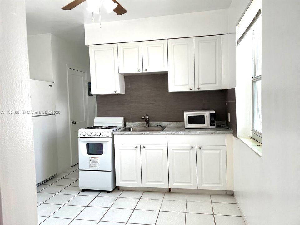 For Rent: $1,285 (0 beds, 1 baths, 500 Square Feet)