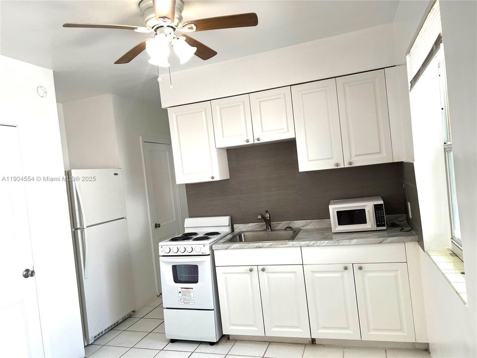 For Rent: $1,285 (0 beds, 1 baths, 500 Square Feet)