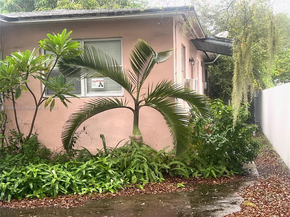 For Rent: $1,285 (0 beds, 1 baths, 500 Square Feet)