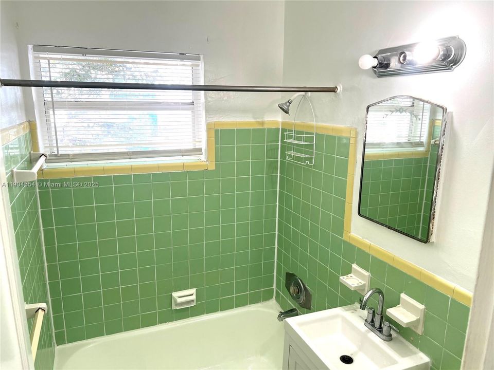 For Rent: $1,285 (0 beds, 1 baths, 500 Square Feet)