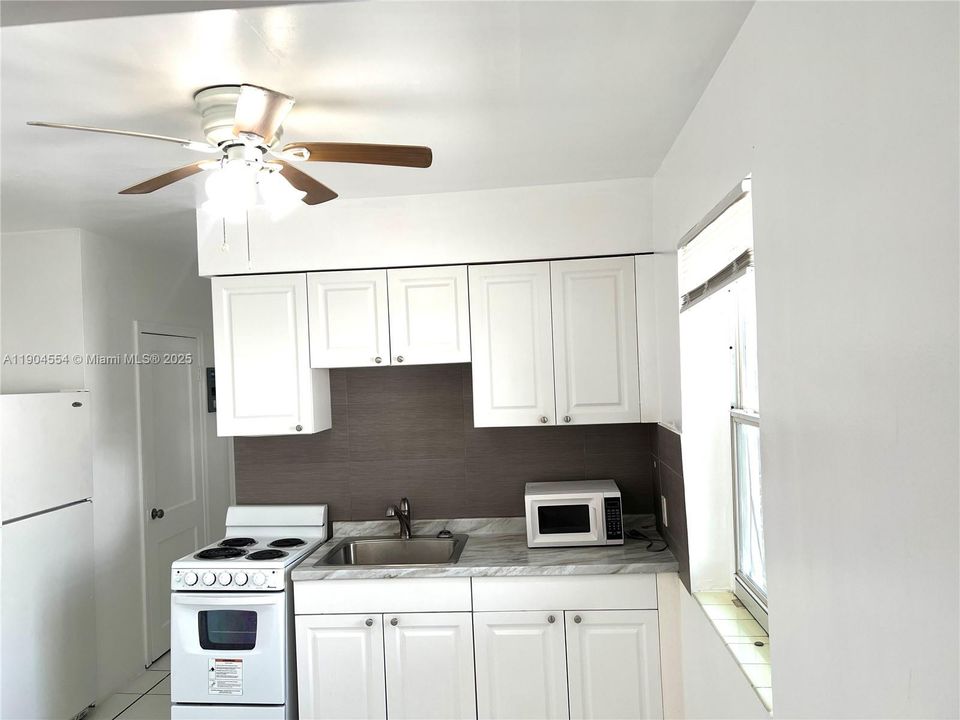 For Rent: $1,285 (0 beds, 1 baths, 500 Square Feet)