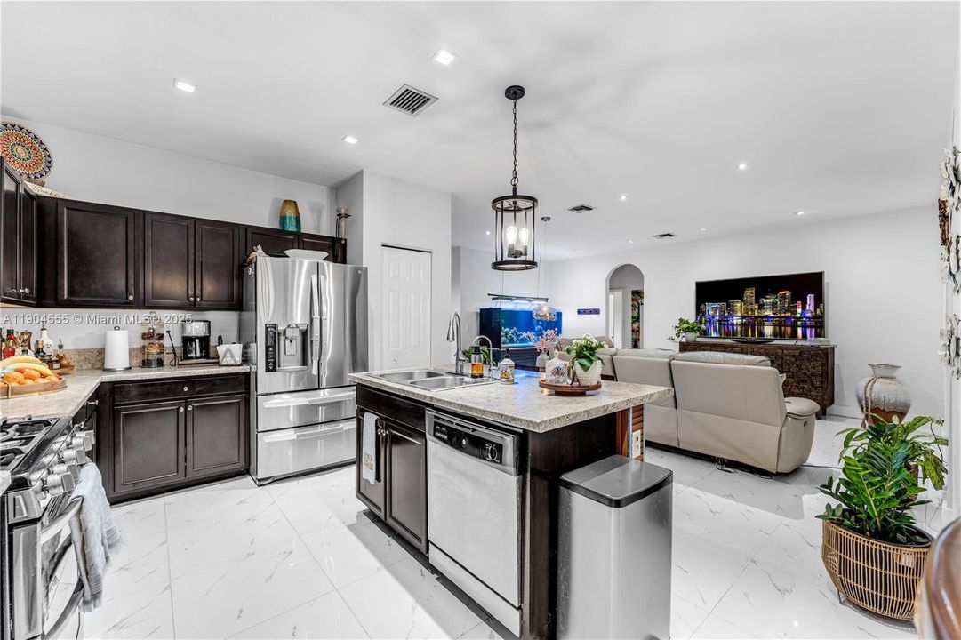 待售: $699,000 (5 贝兹, 3 浴室, 3436 平方英尺)