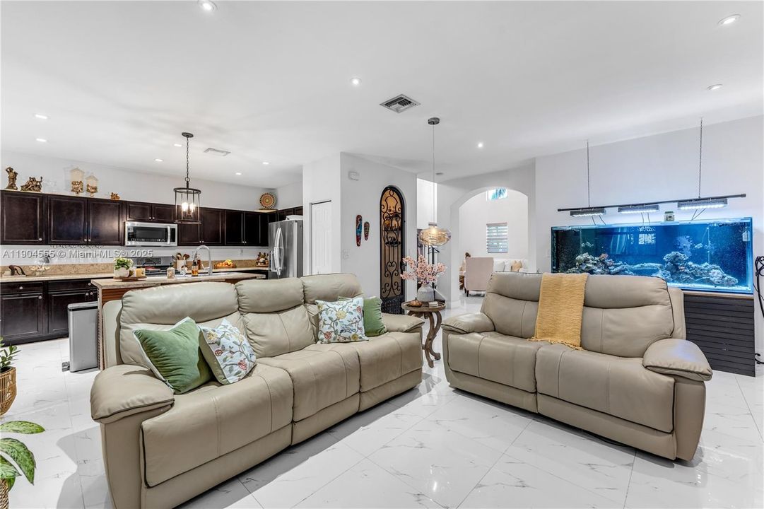 待售: $699,000 (5 贝兹, 3 浴室, 3436 平方英尺)