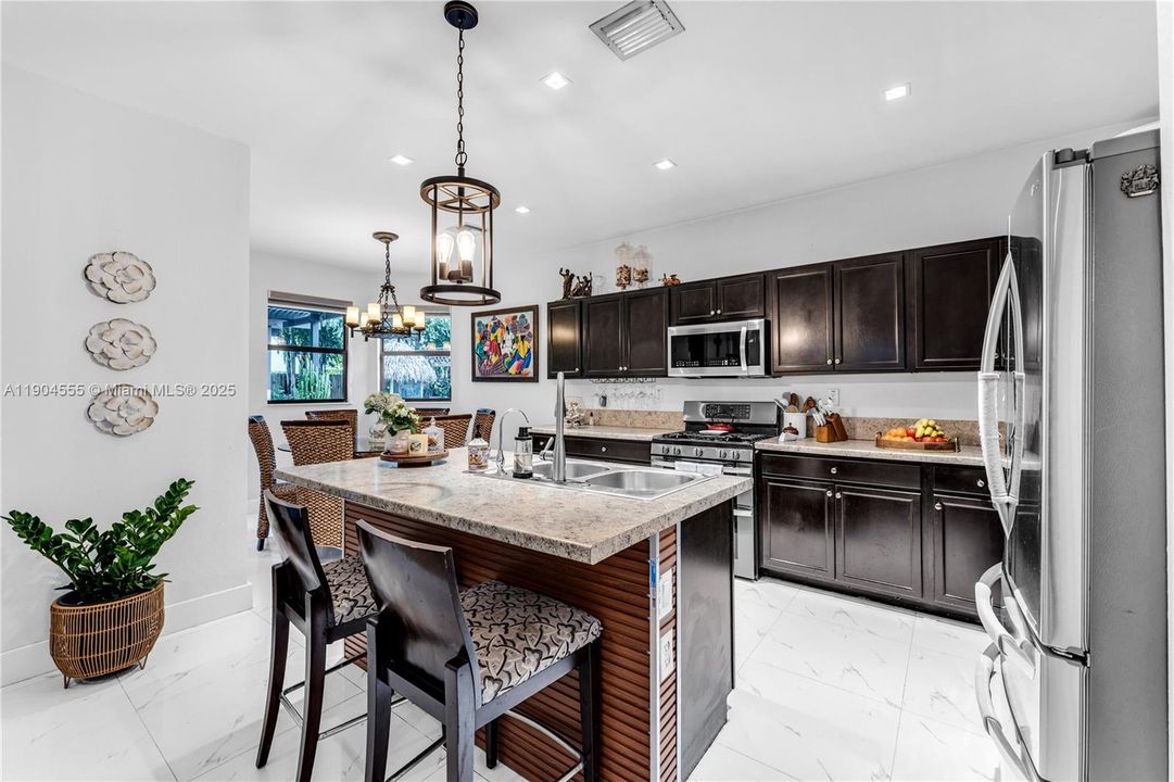 待售: $699,000 (5 贝兹, 3 浴室, 3436 平方英尺)