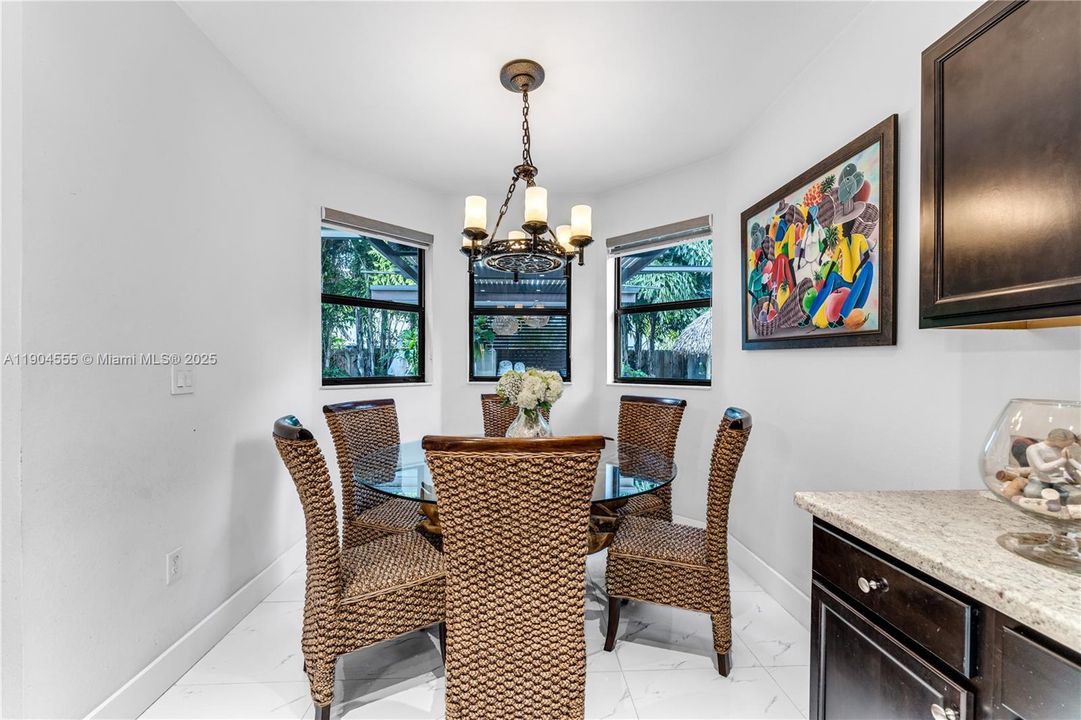 待售: $699,000 (5 贝兹, 3 浴室, 3436 平方英尺)