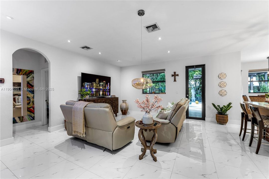 待售: $699,000 (5 贝兹, 3 浴室, 3436 平方英尺)