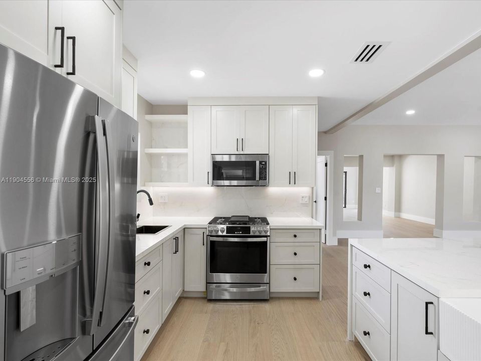 В аренду: $19,000 (5 спален, 5 ванн, 3457 Квадратных фут)