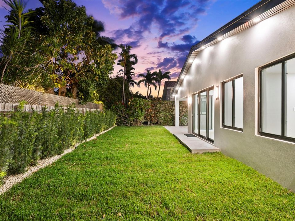 В аренду: $19,000 (5 спален, 5 ванн, 3457 Квадратных фут)