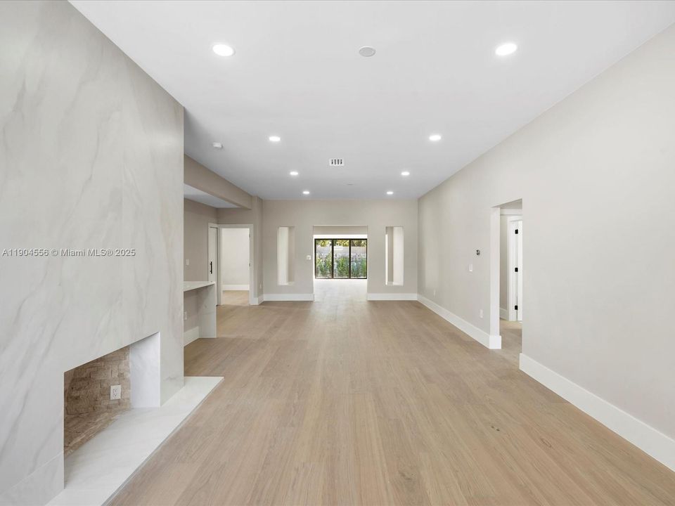 В аренду: $19,000 (5 спален, 5 ванн, 3457 Квадратных фут)