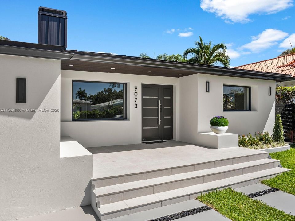 В аренду: $19,000 (5 спален, 5 ванн, 3457 Квадратных фут)