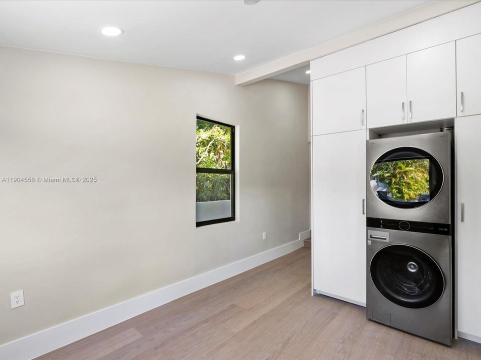 В аренду: $19,000 (5 спален, 5 ванн, 3457 Квадратных фут)