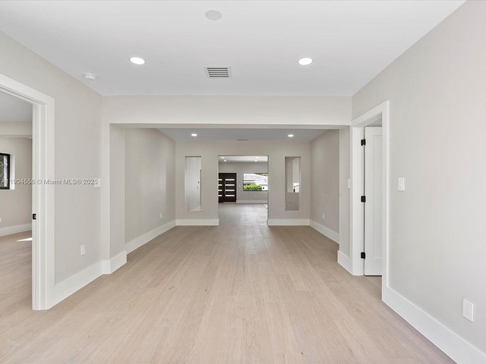 В аренду: $19,000 (5 спален, 5 ванн, 3457 Квадратных фут)