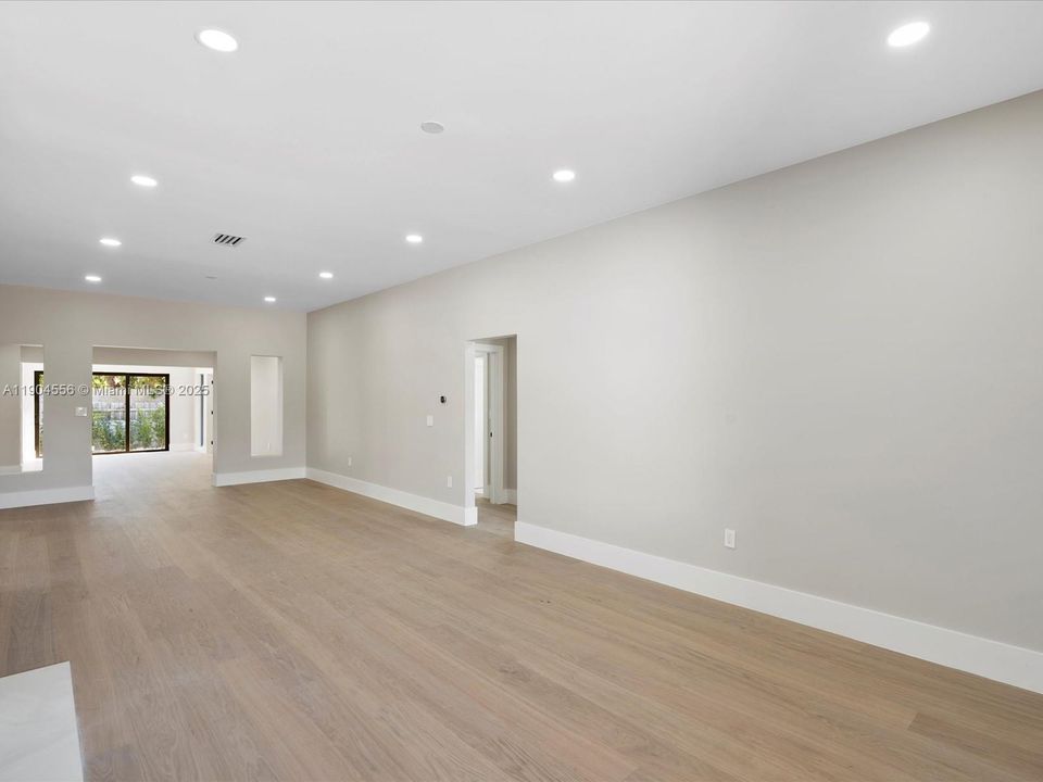 В аренду: $19,000 (5 спален, 5 ванн, 3457 Квадратных фут)