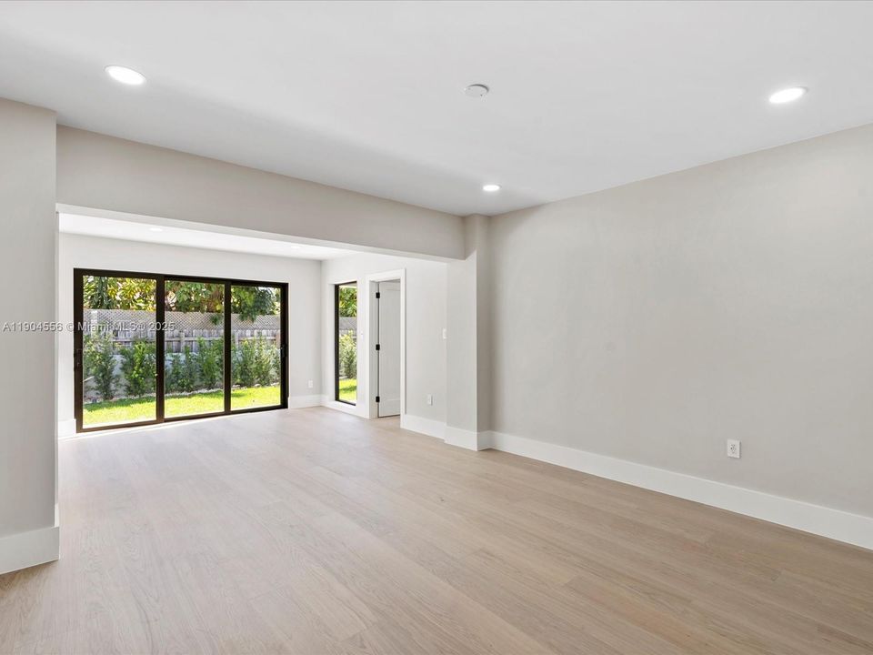 В аренду: $19,000 (5 спален, 5 ванн, 3457 Квадратных фут)