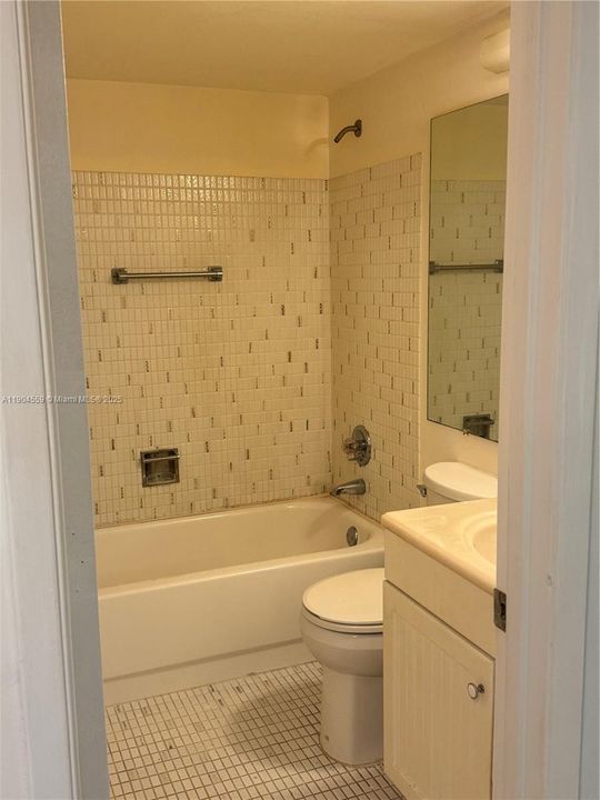 For Sale: $74,900 (1 beds, 1 baths, 680 Square Feet)