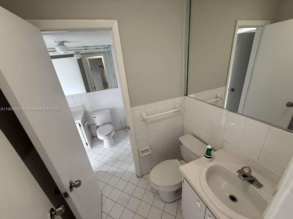 Active With Contract: $1,900 (2 beds, 1 baths, 778 Square Feet)