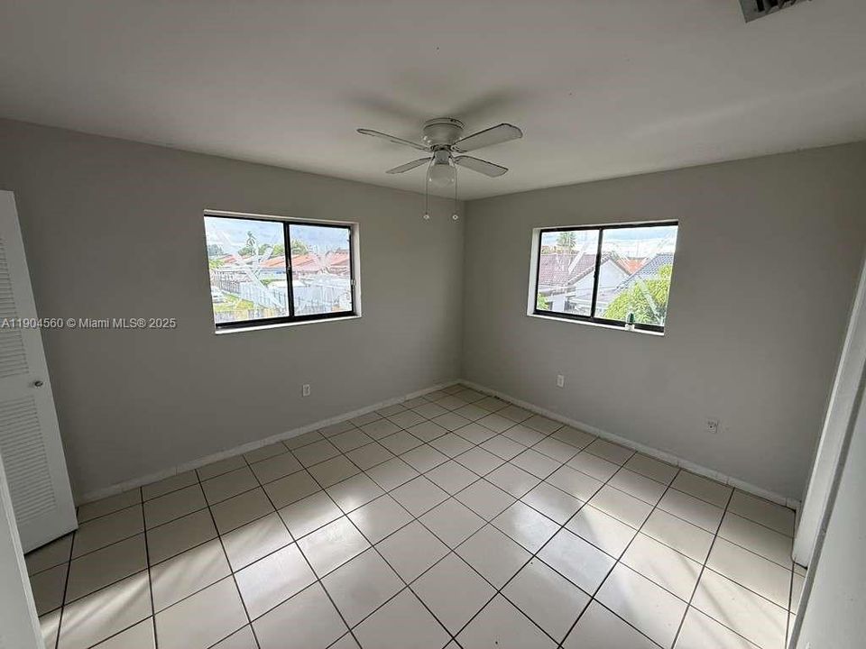 Active With Contract: $1,900 (2 beds, 1 baths, 778 Square Feet)