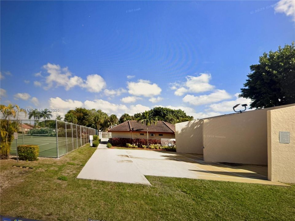 Recently Rented: $2,700 (2 beds, 2 baths, 1135 Square Feet)