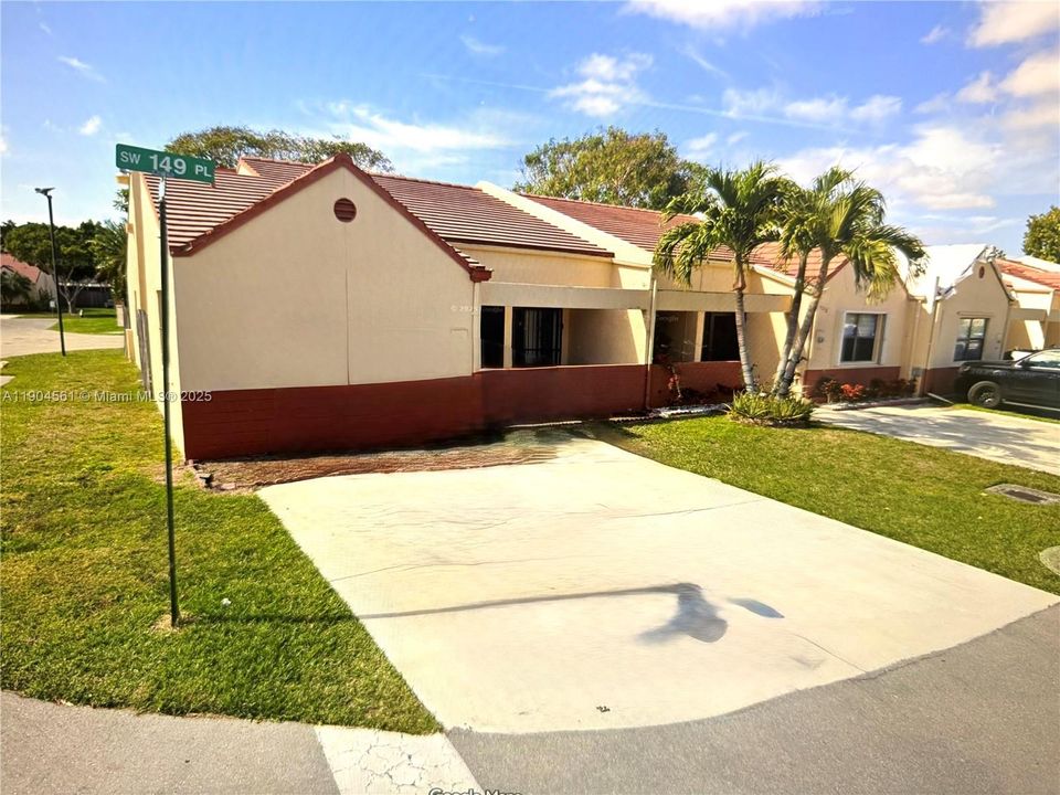 Recently Rented: $2,700 (2 beds, 2 baths, 1135 Square Feet)