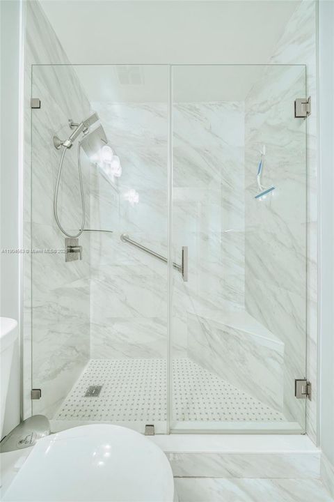 Activo con contrato: $2,600 (2 camas, 2 baños, 1047 Pies cuadrados)