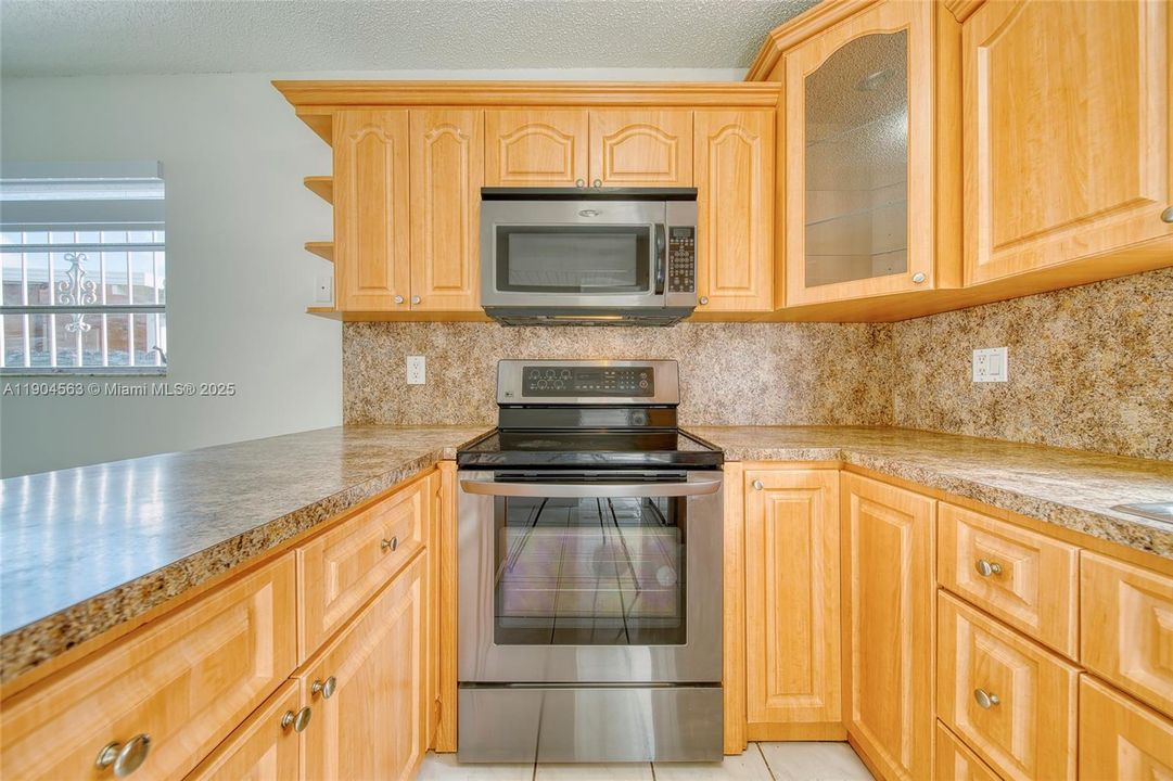 Activo con contrato: $2,600 (2 camas, 2 baños, 1047 Pies cuadrados)