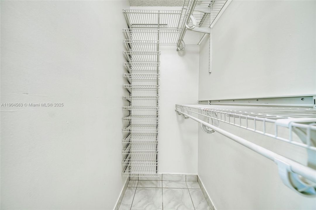 Activo con contrato: $2,600 (2 camas, 2 baños, 1047 Pies cuadrados)