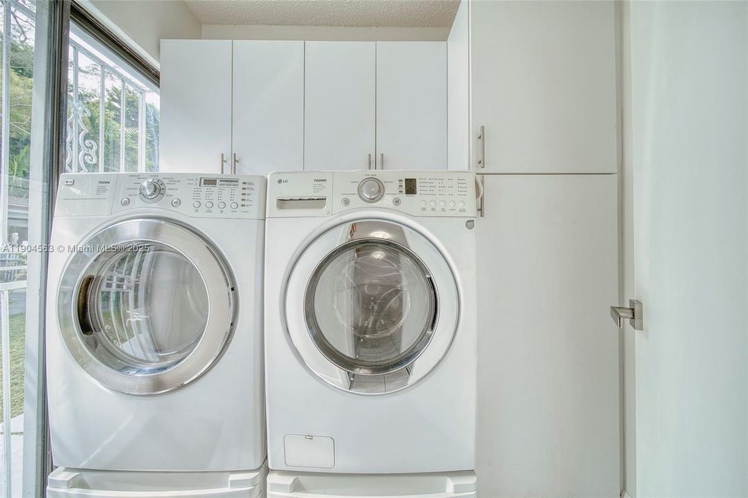 Activo con contrato: $2,600 (2 camas, 2 baños, 1047 Pies cuadrados)