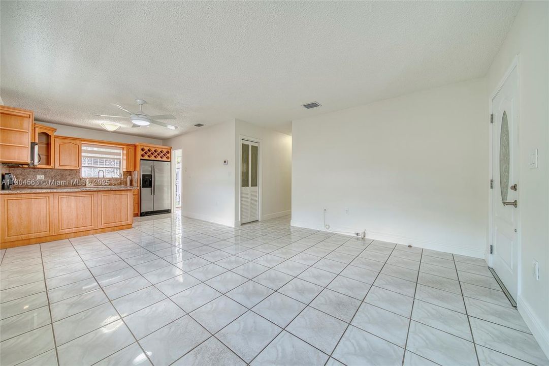 Activo con contrato: $2,600 (2 camas, 2 baños, 1047 Pies cuadrados)