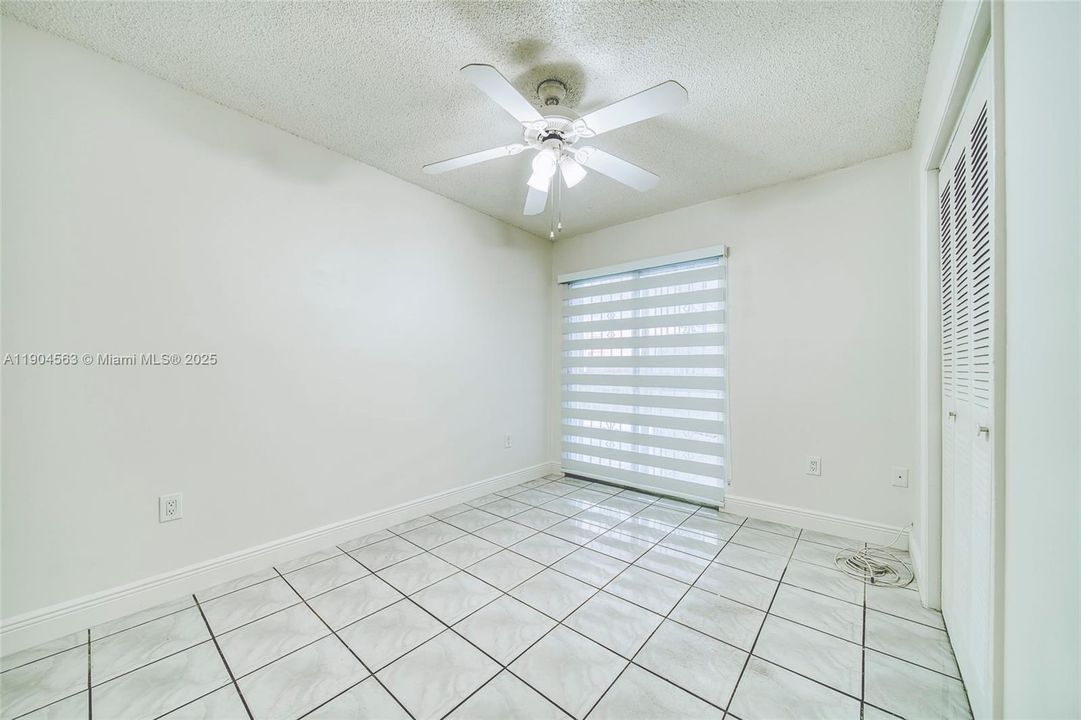 Activo con contrato: $2,600 (2 camas, 2 baños, 1047 Pies cuadrados)