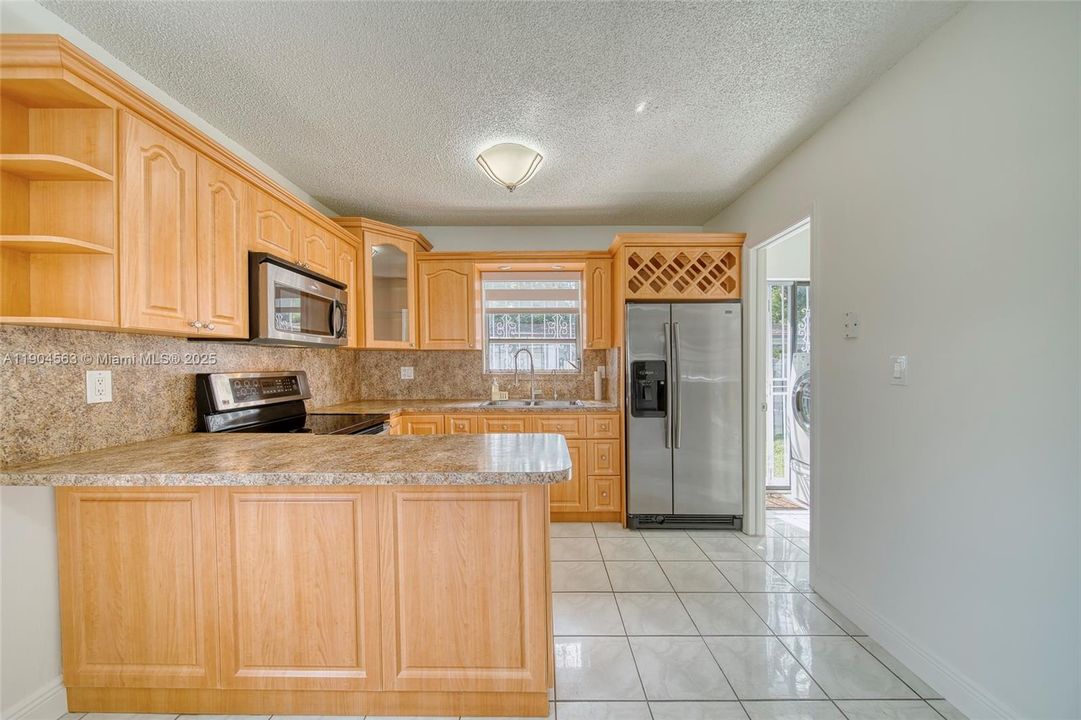 Activo con contrato: $2,600 (2 camas, 2 baños, 1047 Pies cuadrados)