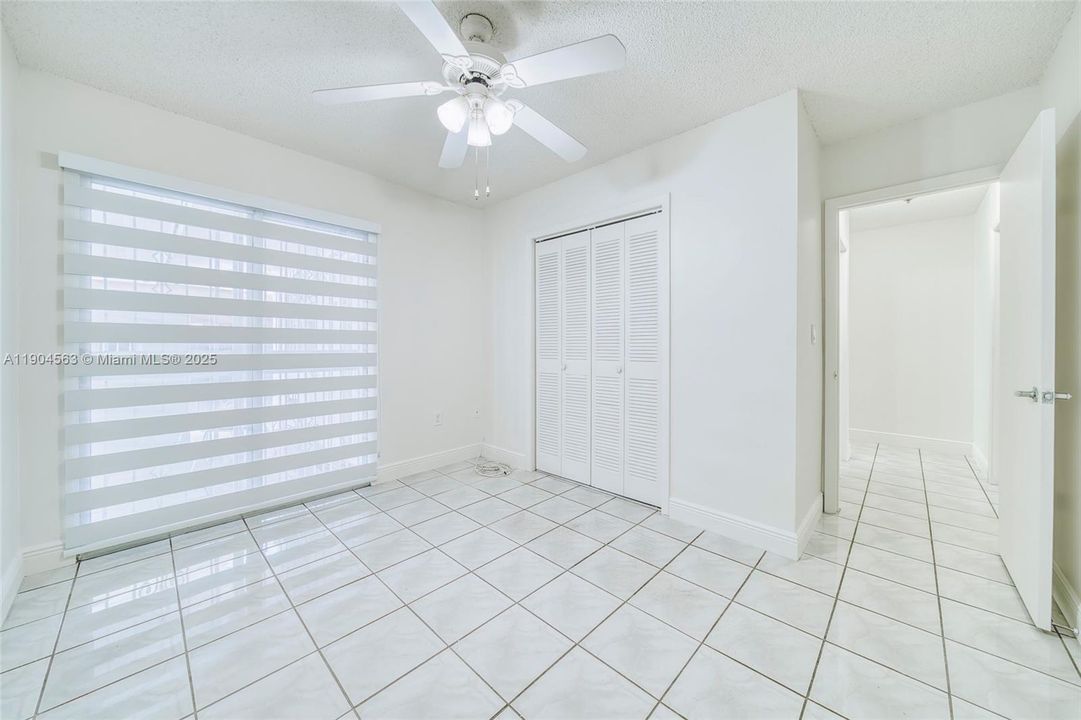 Activo con contrato: $2,600 (2 camas, 2 baños, 1047 Pies cuadrados)