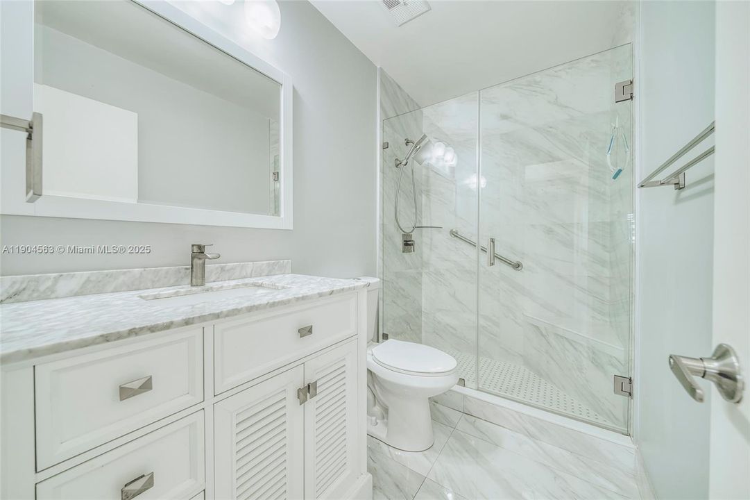 Activo con contrato: $2,600 (2 camas, 2 baños, 1047 Pies cuadrados)