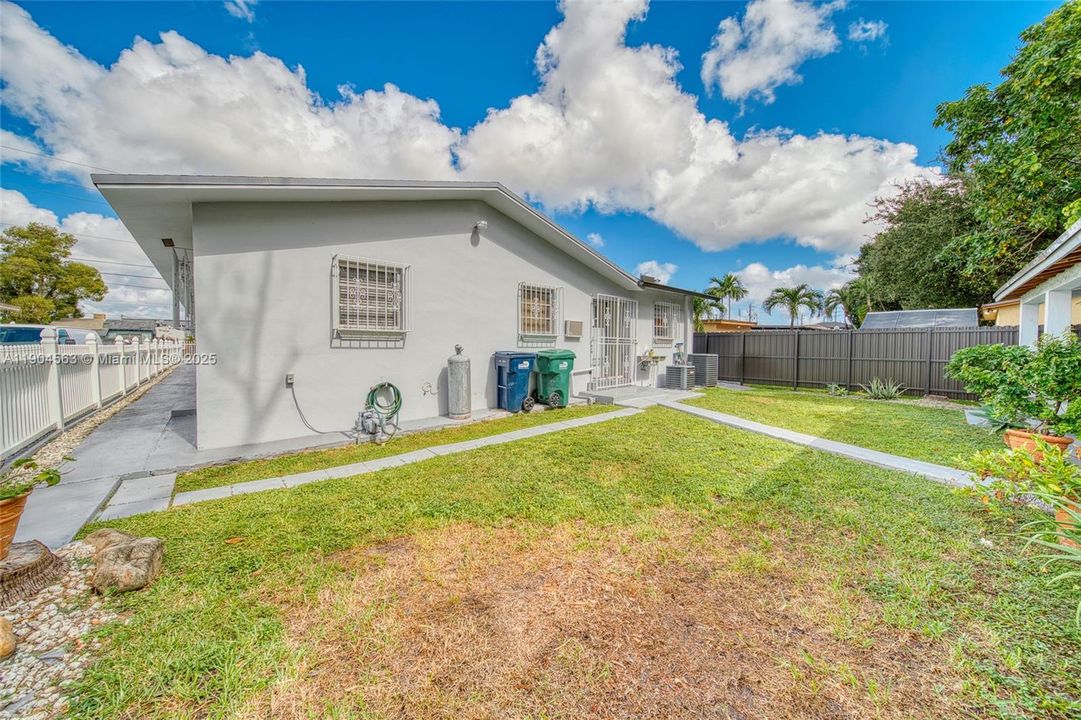 Activo con contrato: $2,600 (2 camas, 2 baños, 1047 Pies cuadrados)