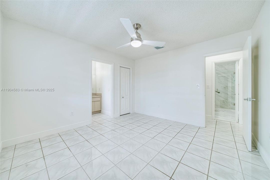 Activo con contrato: $2,600 (2 camas, 2 baños, 1047 Pies cuadrados)