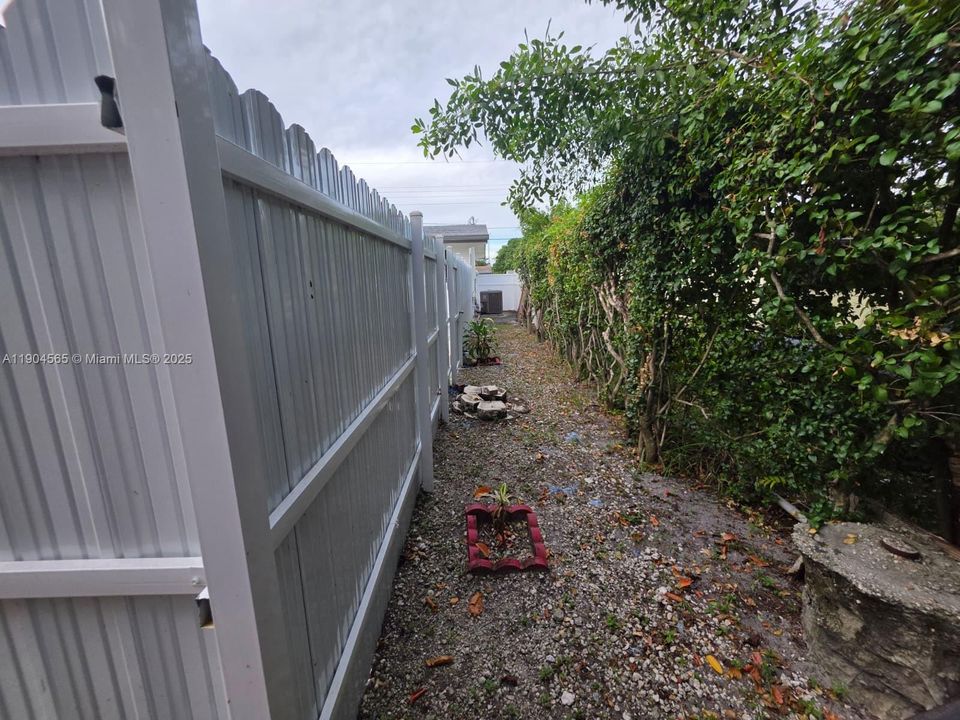 合同活跃: $470,000 (3 贝兹, 2 浴室, 1048 平方英尺)