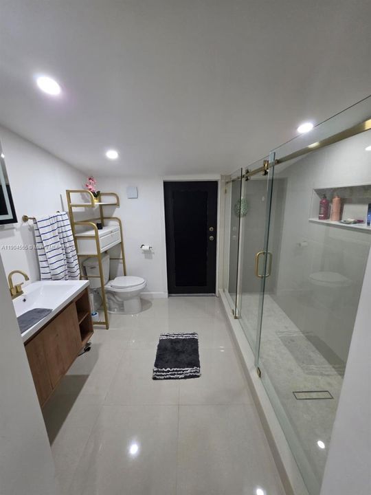 合同活跃: $470,000 (3 贝兹, 2 浴室, 1048 平方英尺)