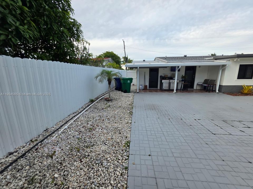 合同活跃: $470,000 (3 贝兹, 2 浴室, 1048 平方英尺)