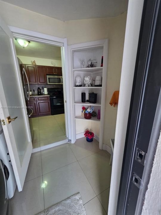 合同活跃: $470,000 (3 贝兹, 2 浴室, 1048 平方英尺)