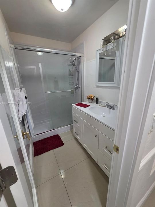 合同活跃: $470,000 (3 贝兹, 2 浴室, 1048 平方英尺)