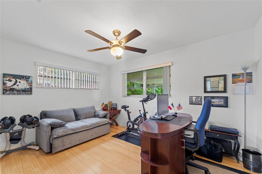 合同活跃: $619,900 (3 贝兹, 2 浴室, 1439 平方英尺)