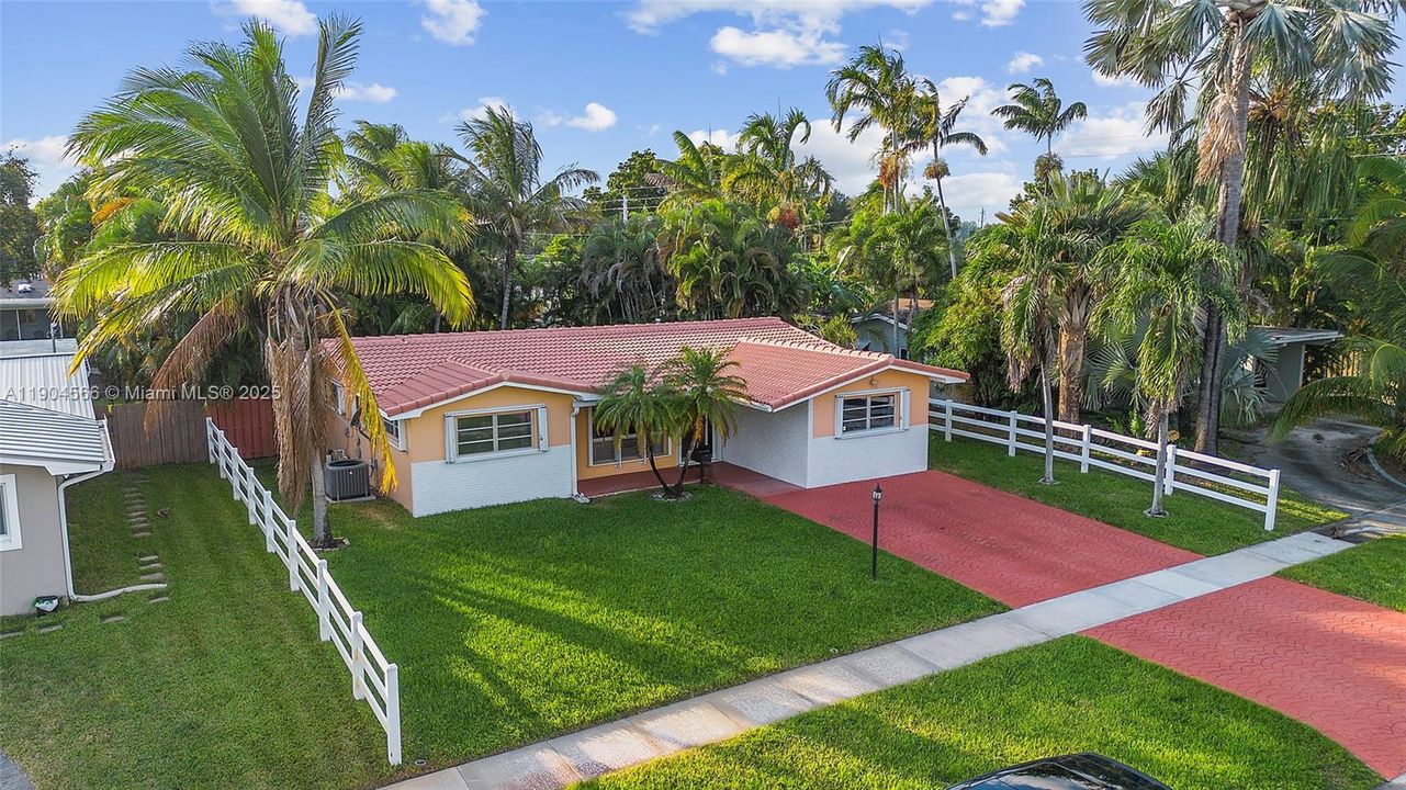 合同活跃: $619,900 (3 贝兹, 2 浴室, 1439 平方英尺)