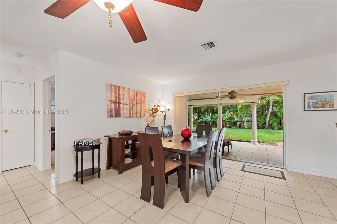 合同活跃: $619,900 (3 贝兹, 2 浴室, 1439 平方英尺)