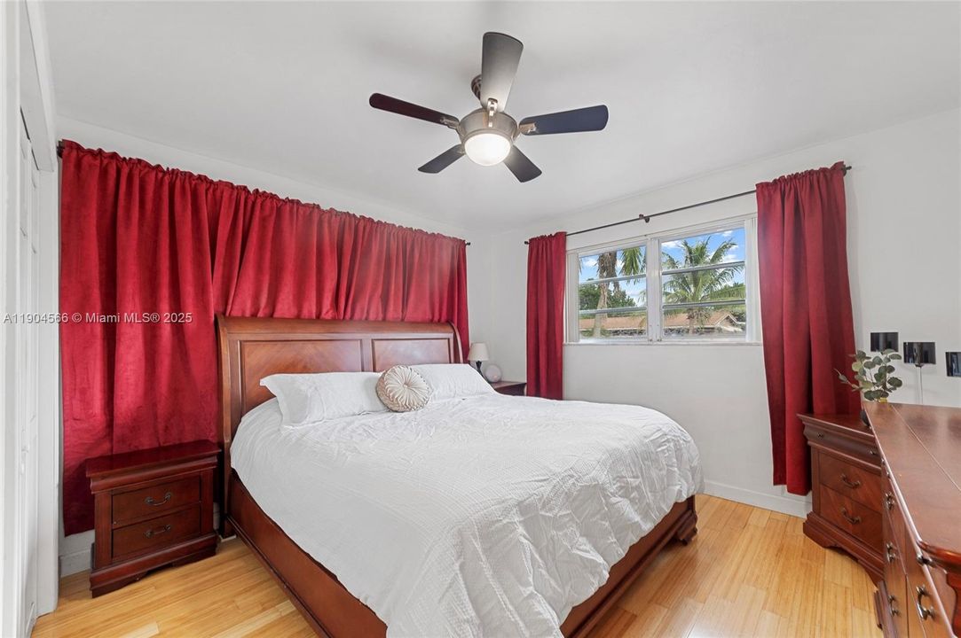 合同活跃: $619,900 (3 贝兹, 2 浴室, 1439 平方英尺)