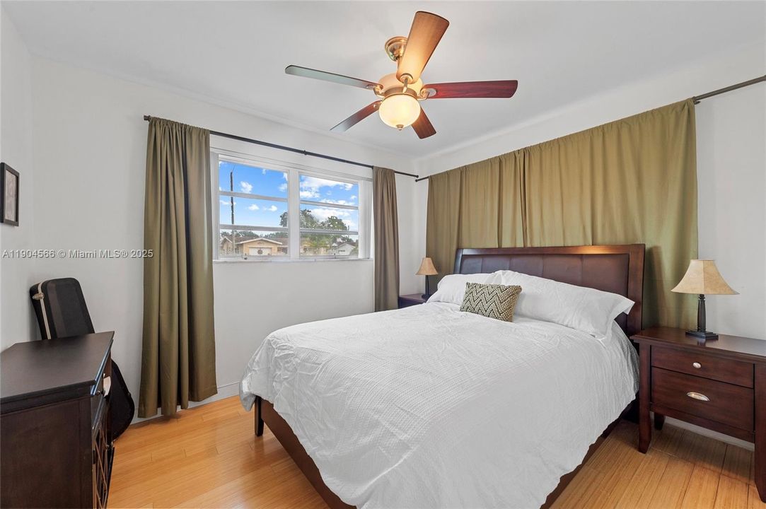 合同活跃: $619,900 (3 贝兹, 2 浴室, 1439 平方英尺)