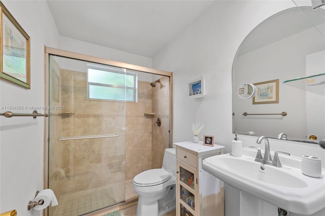 合同活跃: $619,900 (3 贝兹, 2 浴室, 1439 平方英尺)