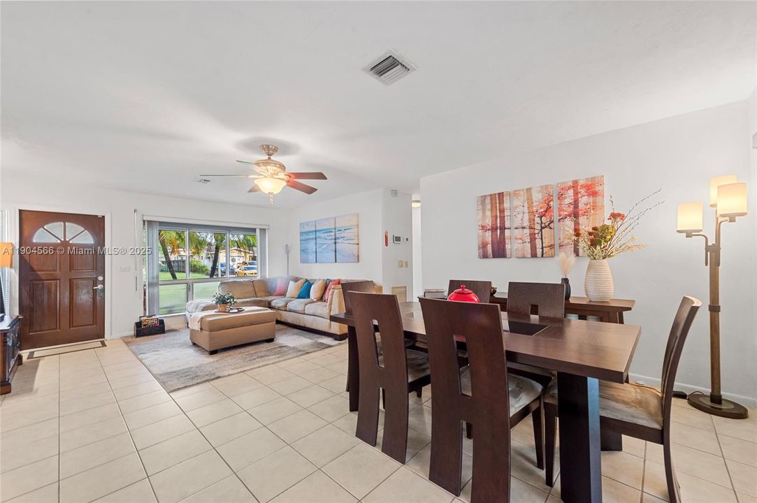 合同活跃: $619,900 (3 贝兹, 2 浴室, 1439 平方英尺)