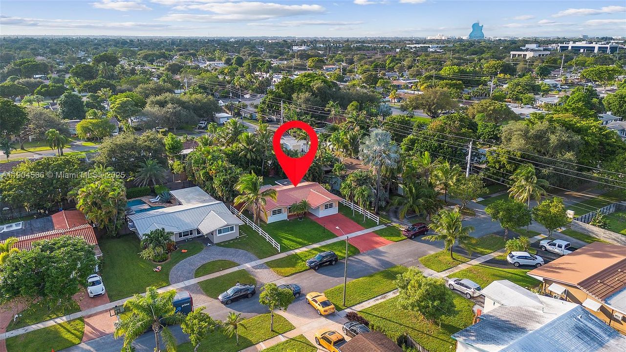 合同活跃: $619,900 (3 贝兹, 2 浴室, 1439 平方英尺)