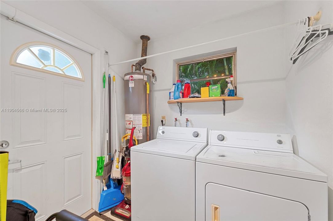 合同活跃: $619,900 (3 贝兹, 2 浴室, 1439 平方英尺)