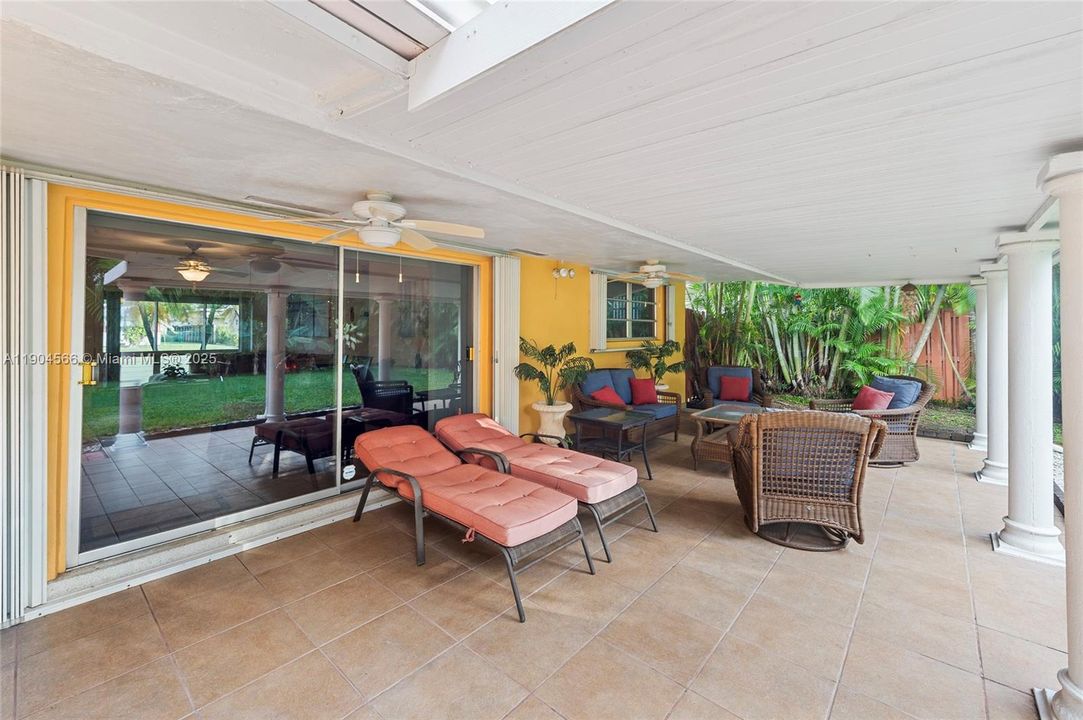 合同活跃: $619,900 (3 贝兹, 2 浴室, 1439 平方英尺)