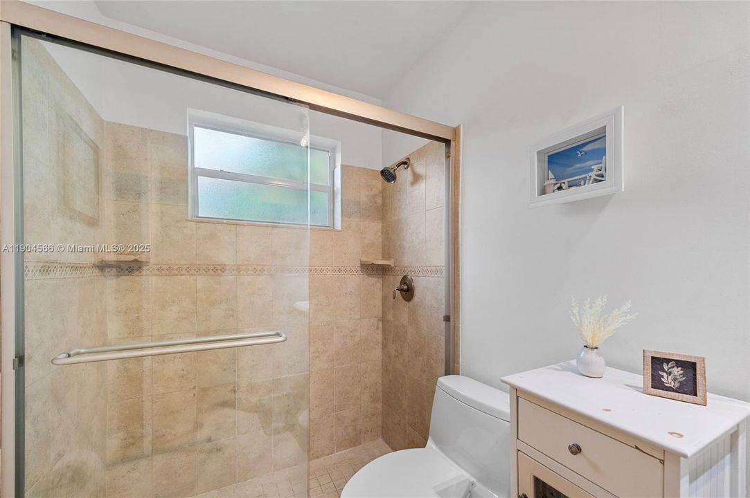 合同活跃: $619,900 (3 贝兹, 2 浴室, 1439 平方英尺)